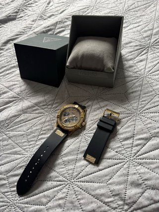 Reloj Guess, correa rota , funciona perfectamente