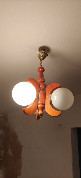 Lámpara de madera y cristal