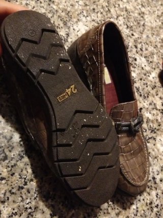 Zapatos marrones de piel con detalle