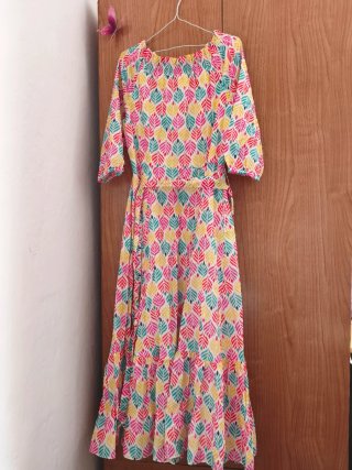 Vestido estampado hojas