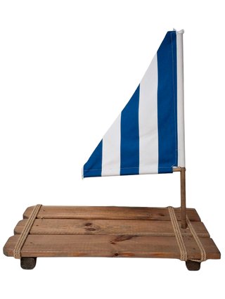 Barco de madera con vela