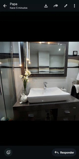 Mueble de baño 1m x 40cm con lavabo y espejo.