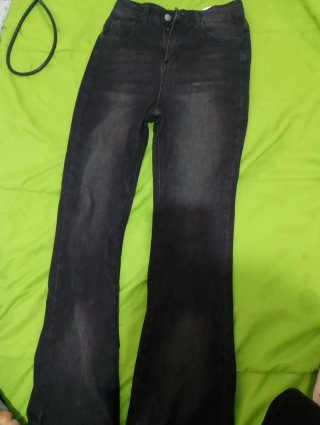 Pantalones vaqueros negros acampanados