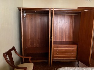 Armario de madera clasico para restaurar
