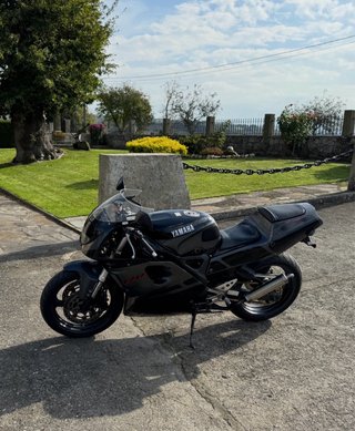 Yamaha TZR 250 R 3XV Negra. Una joya de los 90.