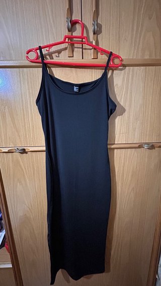 Vestido negro básico tirantes