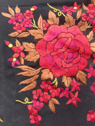 Mantón de Manila bordado flores