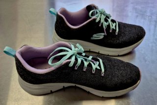Zapatillas Skechers Negras y Moradas