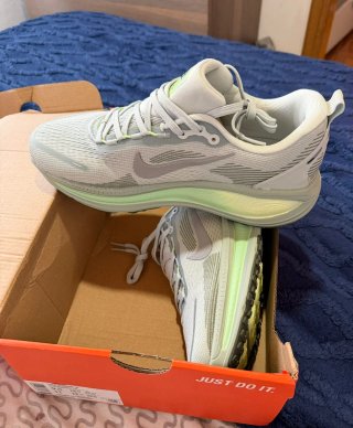 Zapatillas Nike Vomero 18 Talla 43 Nuevas