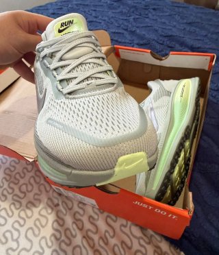 Zapatillas Nike Vomero 18 Talla 43 Nuevas