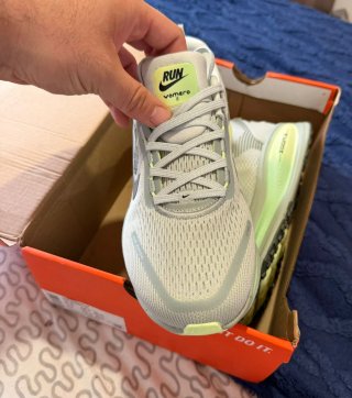 Zapatillas Nike Vomero 18 Talla 43 Nuevas