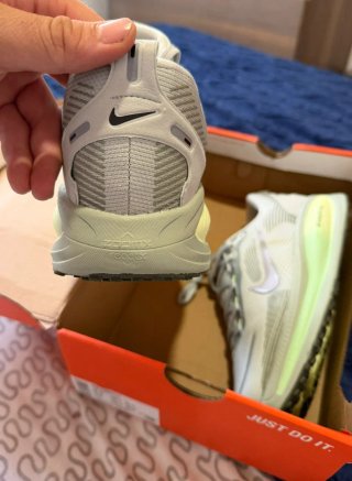 Zapatillas Nike Vomero 18 Talla 43 Nuevas
