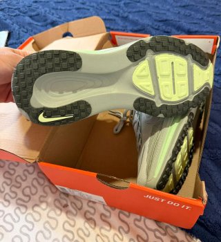 Zapatillas Nike Vomero 18 Talla 43 Nuevas