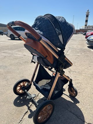 Carro de bebé con silla de coche