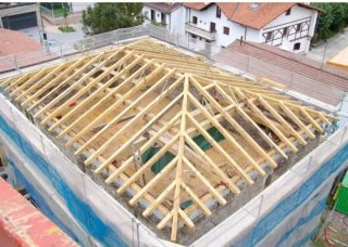 Construcción de tejados  edificios y casas