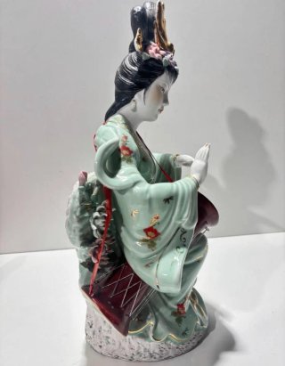 Figura Geisha Porcelana Decorativa