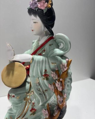 Figura Geisha Porcelana Decorativa