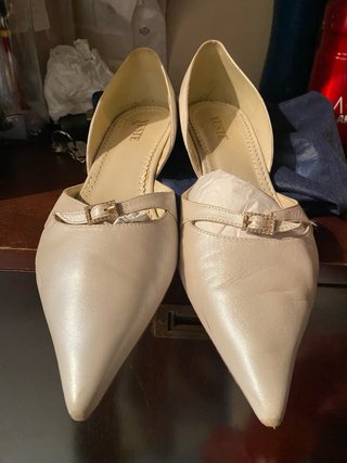 Zapatos de vestir beige para mujer