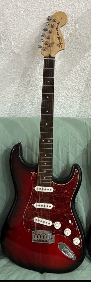Guitarra Eléctrica Squier Stratocaster Standard