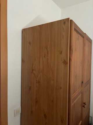 Conjunto de Mesita de noche y armario IKEA madera