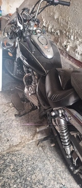 Moto Custom 125cc Negra con 7100km
