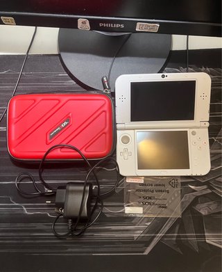 Nintendo 3DS XL Blanca + Accesorios +Pokemon sol