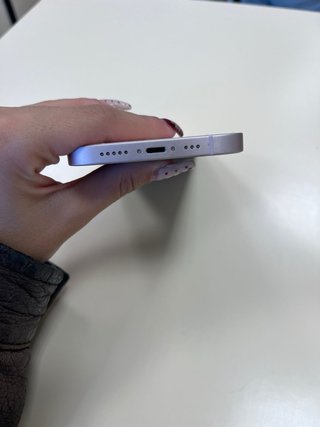 iPhone 13 Rosa 128GB con fundas y cable cargador