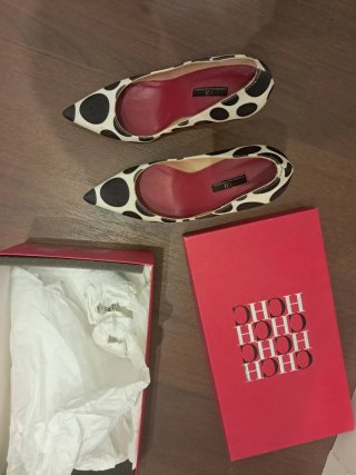 Zapatos de tacón con lunares