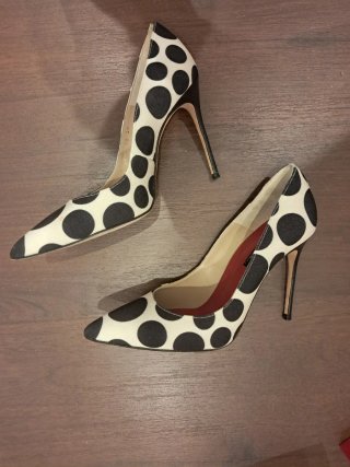 Zapatos de tacón con lunares