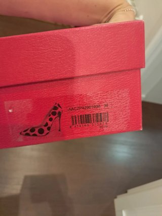 Zapatos de tacón con lunares