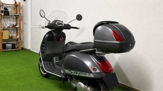 Vespa GTS 300 i.e. Gris