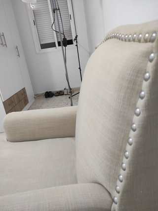 Sillón de lino beige