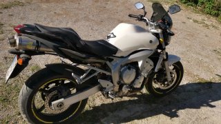 Yamaha FZ6 Naked Blanca y Negra