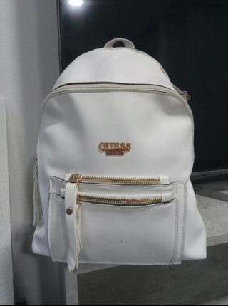 Mochila Guess Blanca y Dorada