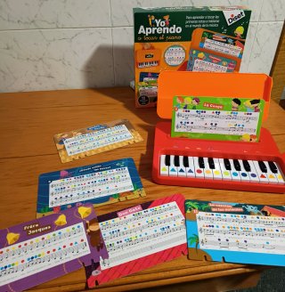 Piano maletín infantil con partituras