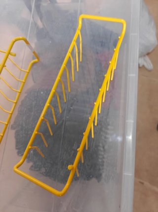 Pareja Sujeta Platos Amarillos Ikea