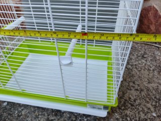 Jaula para pájaros blanca y verde