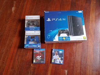 PS4 Pro 1TB + 2 Mandos + 2 Juegos