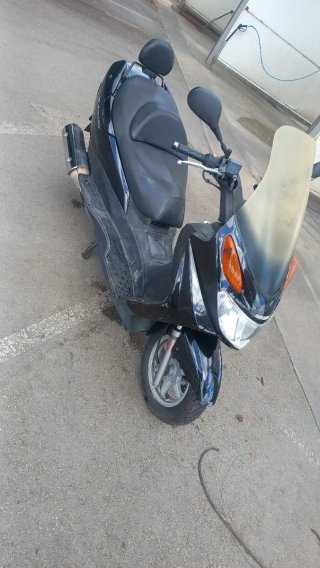 Suzuki 150cc Maxi Scooter Negra 2002