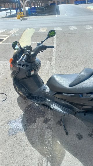 Suzuki 150cc Maxi Scooter Negra 2002