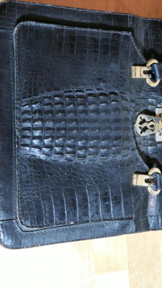 Bolso piel cocodrilo negro vintage rígido cuero
