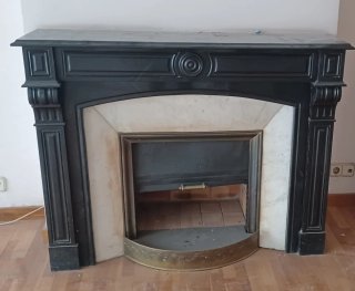 Chimenea antigua mármol negro y Carrara
