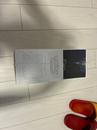 Colección Charizard Ultra Premium Sellada