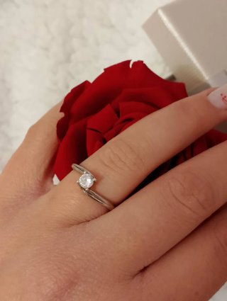 Anello solitario con brillante