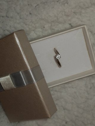 Anello solitario con brillante