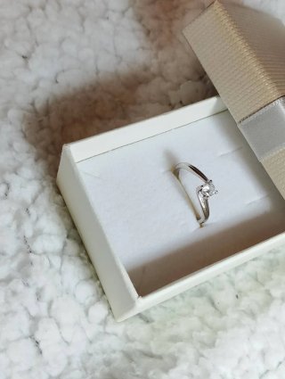 Anello solitario con brillante