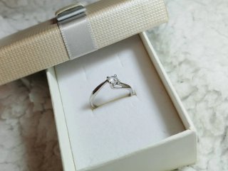 Anello solitario con brillante