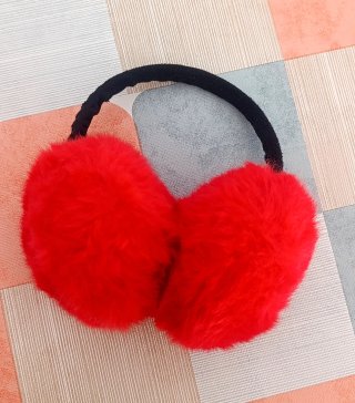 Orejeras de pelo rojas
