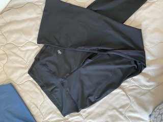 Pantalones Alo acampanados negros