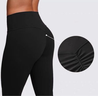 Pantalones Alo acampanados negros